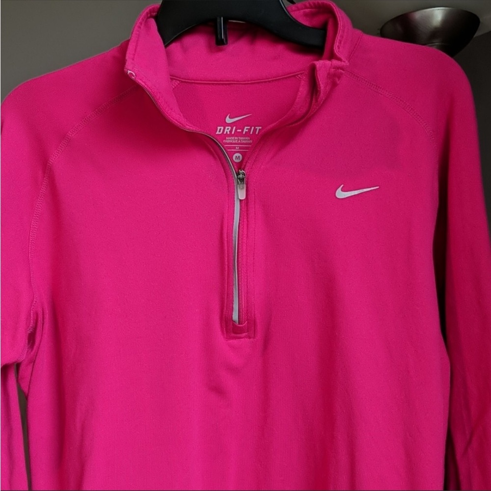Nike dry fit half zip fuchsia medium pullover